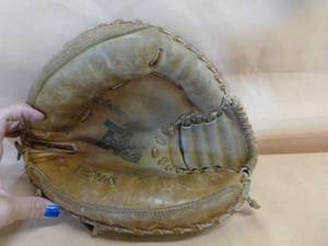 lot 135 image: Vintage Catchers Glove