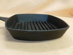 lot 166 image: Cast Iron Pan