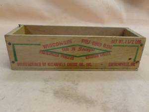 lot 170 image: Vintage Cheese Box
