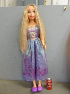 lot 188 image: Walt Disney Collectible