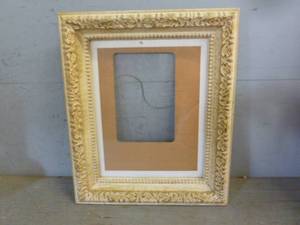 lot 270 image: Vintage Picture Frame