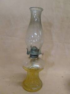 lot 276 image: Vintage Oil Lamp