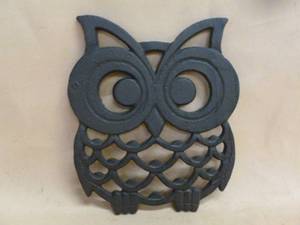 lot 286 image: Cast Iron Trivet