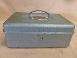 lot 323 image: Vintage Cash Box