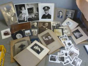 lot 341 image: Vintage Black & White Pictures