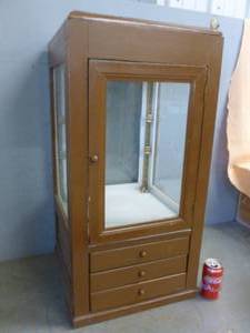 lot 351 image: Antique Barbers Cabinet