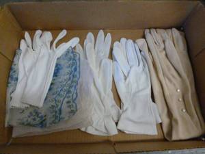 lot 372 image: Antique Ladies Fancy Gloves