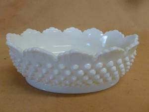 lot 379 image: Vintage Fenton
