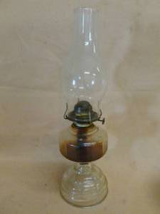 lot 382 image: Vintage Oil Lamp