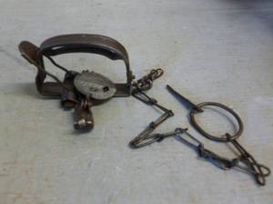 lot 401 image: Vintage Trap