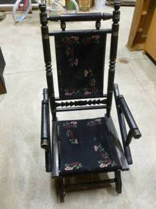 lot 407 image: Antique Spindle Rocking Chair
