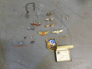 lot 429 image: Pilots Wings