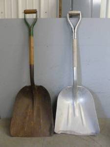 lot 451 image: Scoop Shovels