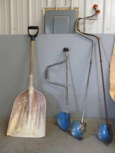 lot 452 image: Hand Ice Augers