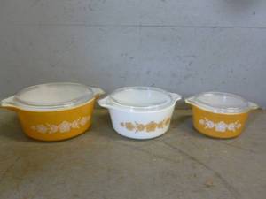 lot 457 image: Vintage Pyrex Bowl Set