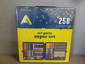 lot 460 image: Art Set