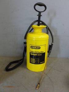 lot 488 image: Lawn & Garden Sprayer