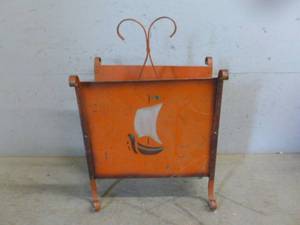 lot 489 image: Vintage Magazine Rack