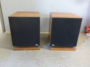 lot 500 image: Design Acoustics Speakers