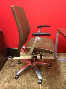 MSRP $2000&nbspUltra Quality Teknion Marini&nbspSynchro-Tilt Multi Adjustable Ergonomic Executive Office Leather Task Chair - 300lb Capacity - Leather is Super Soft&nbsp Excellent Condition See PDF