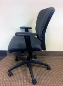 WOW&nbspMSRP $900 Ultra Quality Teknion Savera Synchro-Tilt Multi Adjustable Ergonomic Executive Office Chair - 300lb Capacity - Great Condition No Stains or Tears See PDF
