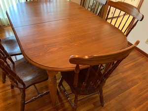 lot 1 image: Dining Room Table and Chairs