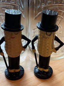 lot 5 image: Planters Peanuts Jars and Vintage Salt and Pepper