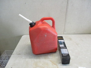 5 Gallon gas can and Drum Pump