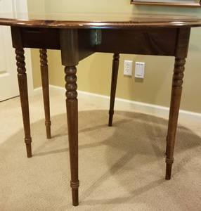 lot 7 image: Vintage Pine Drop Leaf Gate Leg Table
