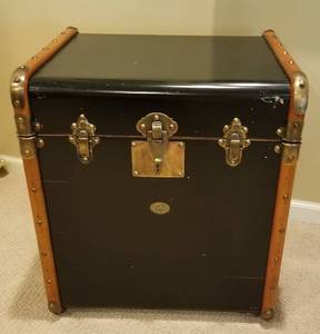 lot 9 image: AM Black Trunk Side Table (b)
