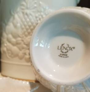 lot 120 image: Lenox China Dcor Collection (a)