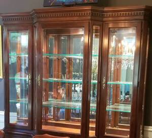 lot 1 image: Gorgeous China Display Cabinet by Harden Furniture
