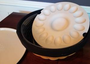 lot 149 image: Longaberger Deviled Egg Basket Carrier