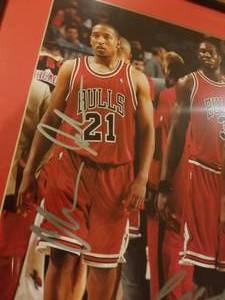lot 46 image: Signed Print 2007-2008 Chicago Bulls Starting 5 Chris Duhon, Ben Wallace, Ben Gordon, Luol Deng, Kirk Hinrich
