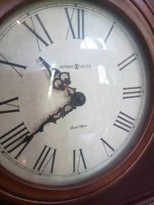 lot 91 image: Howard Miller Traditional Mantel Clock