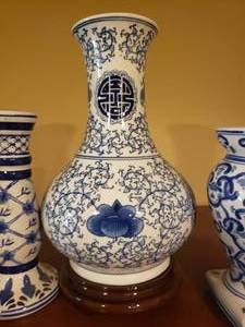 lot 92 image: Collection of Oriental Vases