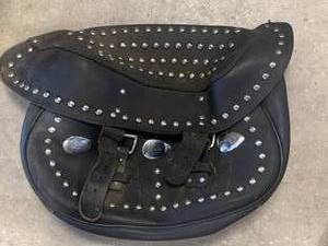lot 3 image: Harley Davidson Top Grain Leather Saddle Bag 18 Wide