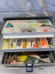 lot 4 image: Tackle Box Full of Old Tackle