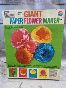 lot 5 image: Vintage Giant Paper Flower Maker