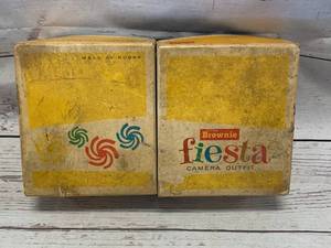lot 13 image: Antique Kodak Brownie Fiesta Camera Outfit