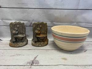 lot 22 image: USA Pottery 217 Bowl & 2 Vintage Cast Iron Book Ends