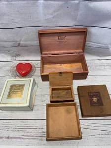 lot 28 image: Vintage Avon Heart of Diamond 1970s Soap Dish plus Box