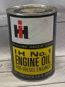 lot 31 image: International Harvester No. 1 Engine Oil for Diesel
