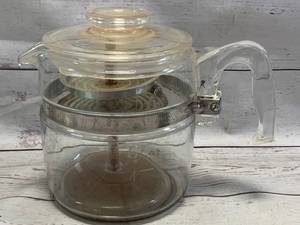 lot 40 image: Vintage Pyrex Flameware 6 Cup Glass Coffee Pot