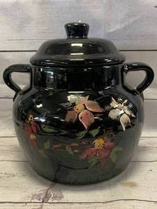 lot 52 image: Vintage Large Bean Pottery Pot