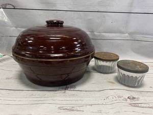 lot 65 image: USA Pottery Dish & 2 Ball Jelly Glass Jars