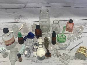 lot 77 image: Antique Bottle Stopper, Bottles, & Glass Spoon Collection