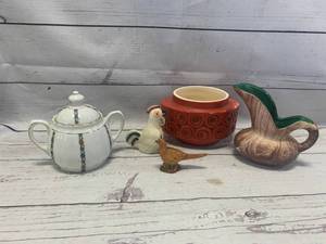 lot 78 image: Havaria Teapot & Vintage Hand Crafted Items