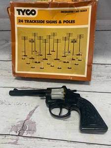 lot 108 image: Tyco Signs & Poles and Vintage Cap Gun