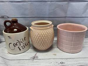 lot 116 image: Hull B20 Diamond Cookie Jar, Cookie Jar, Haeger 5120